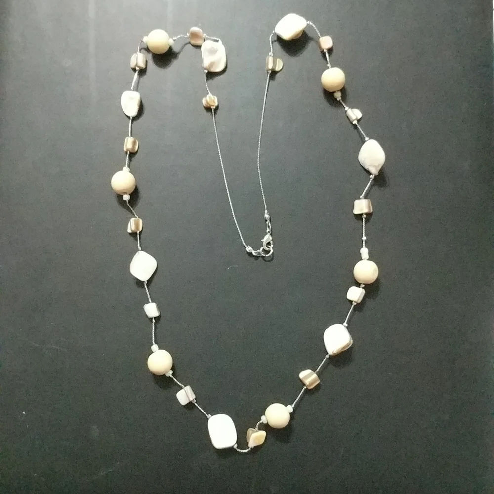 𝅺Silver Tone Cream Wood Shell Blister Pearl Statement Necklace